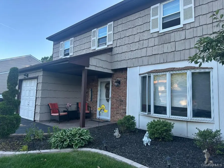 26 Fallen Leaf Road, Holbrook, NY 11741 - #3