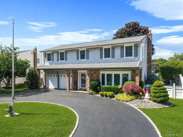 27 Jasmine Lane, Kings Park, NY 11754