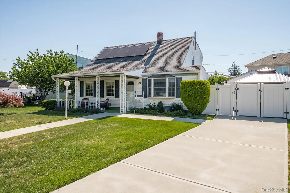 41 Andrew Lane, Levittown, NY 11756 - #1