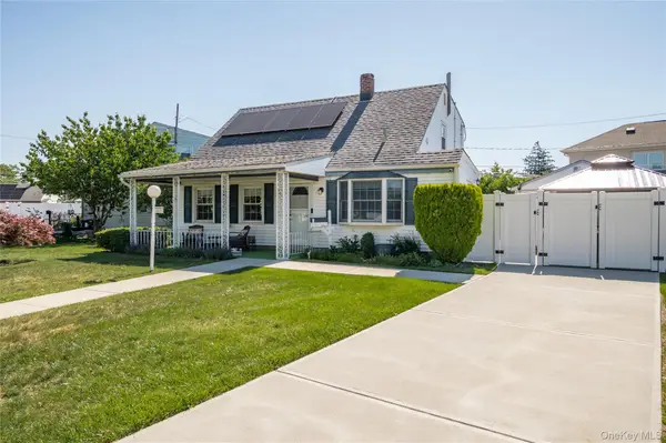 41 Andrew Lane, Levittown, NY 11756