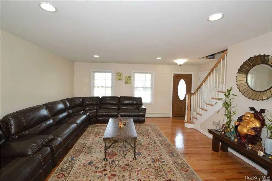 106 Roosevelt Avenue, Massapequa, NY 11758 - #3