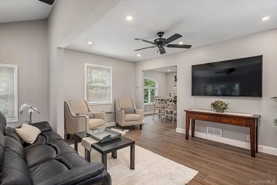 6 Marlboro Place, Bellmore, NY 11710 - #3
