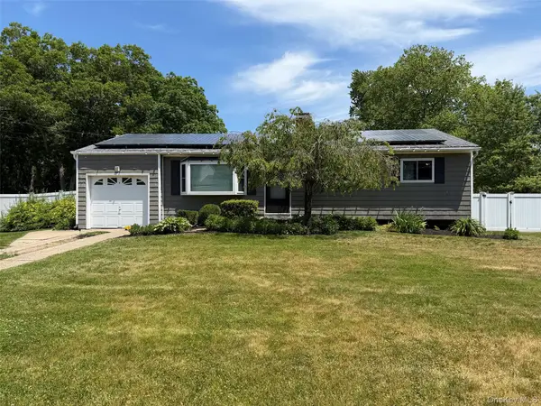935 Montauk Avenue, Islip Terrace, NY 11752