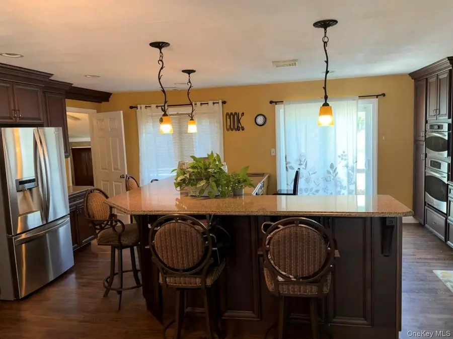 935 Montauk Avenue, Islip Terrace, NY 11752 - #3
