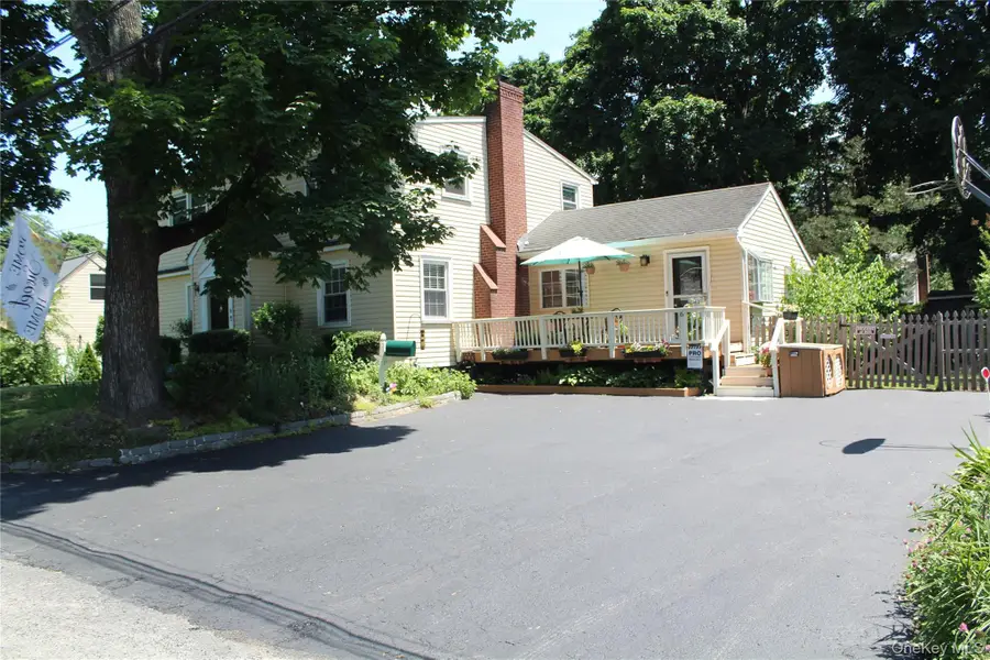 6 Howe Street, Huntington Station, NY 11746 - #2