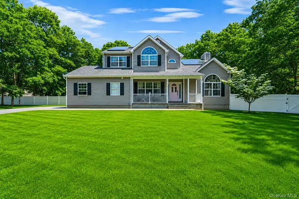 9 Mulligan Drive, Medford, NY 11763