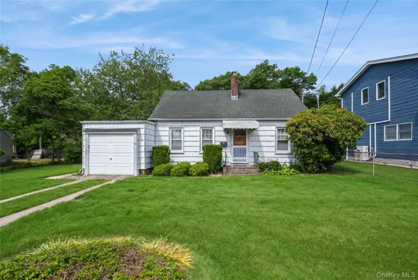10 Laurel Road, Ronkonkoma, NY 11779