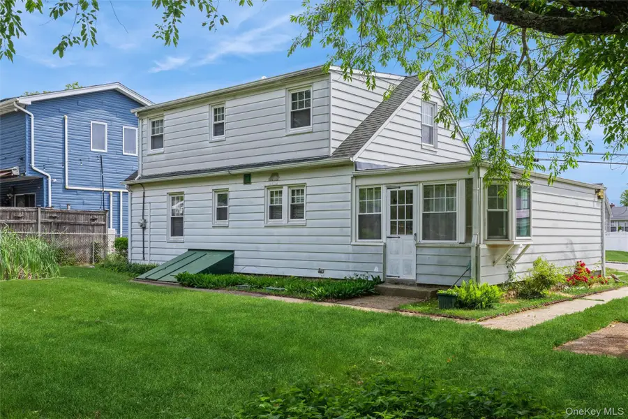 10 Laurel Road, Ronkonkoma, NY 11779 - #2