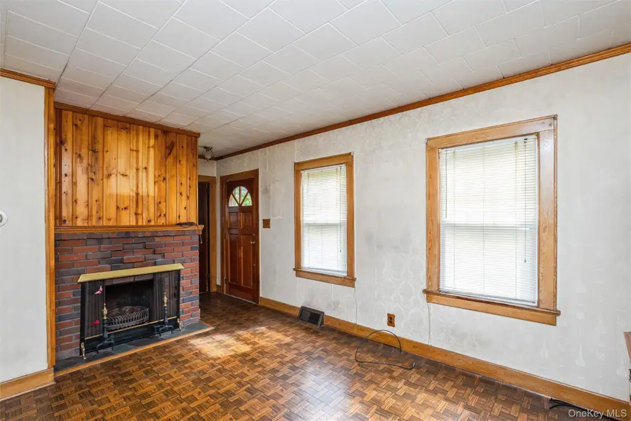 10 Laurel Road, Ronkonkoma, NY 11779 - #3
