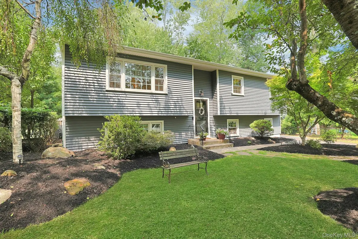 4 Flower Lane, Valley Cottage, NY 10989 - #1