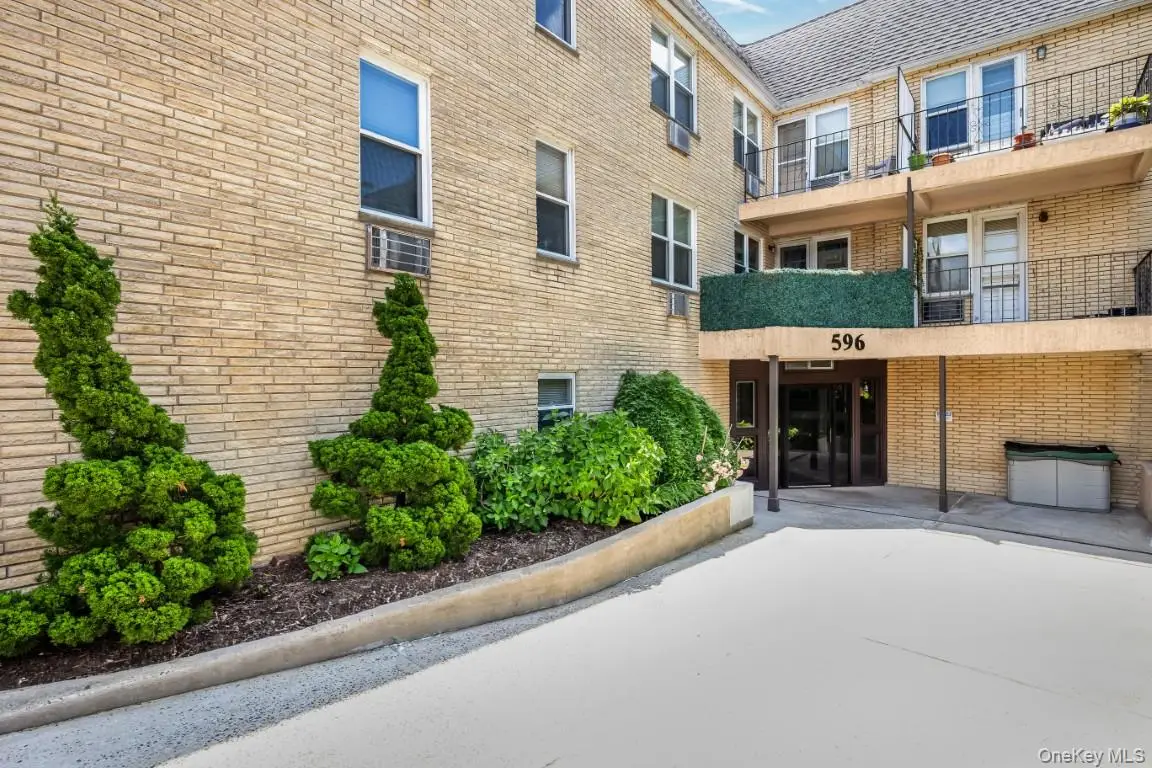 596 Broadway #15A, Lynbrook, NY 11563 - #1