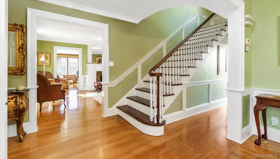 21 Bayview Avenue, Great Neck, NY 11021 - #3