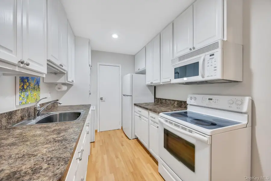 703 Drew Drive #D7, Saint James, NY 11780 - #3