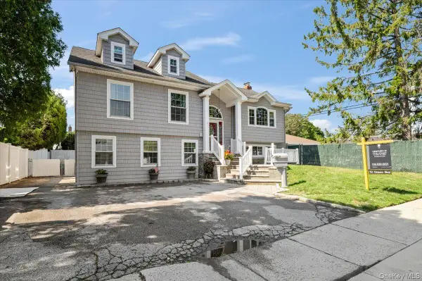 16 Taft Avenue, Bethpage, NY 11714