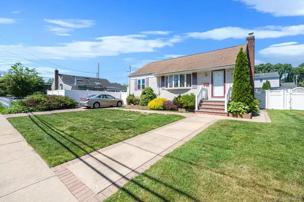 52 Eastlake Avenue, Massapequa Park, NY 11762
