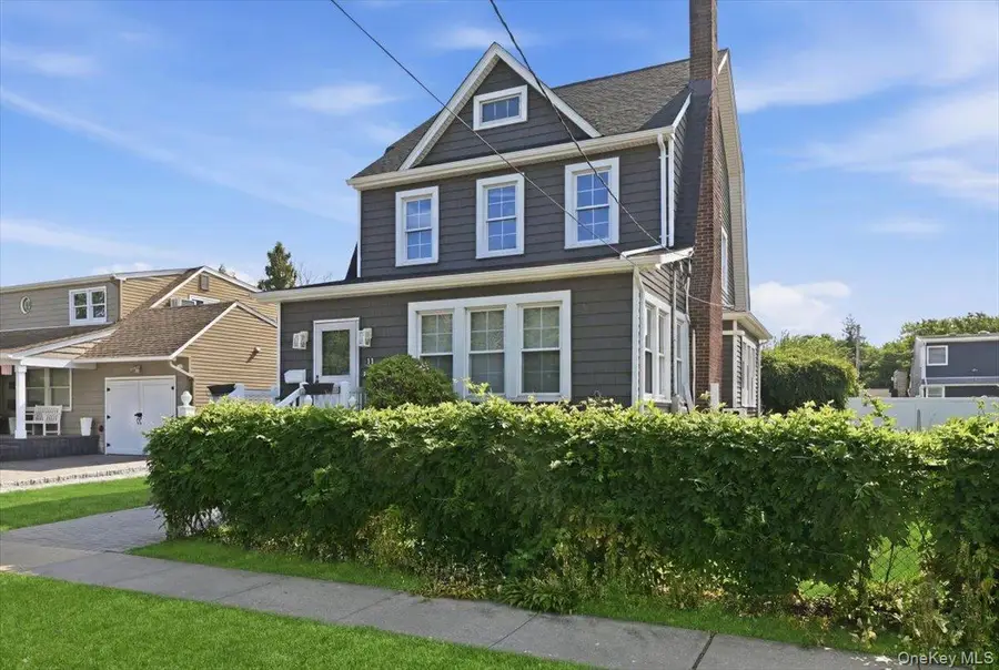 11 Moeller Street, Hicksville, NY 11801 - #3
