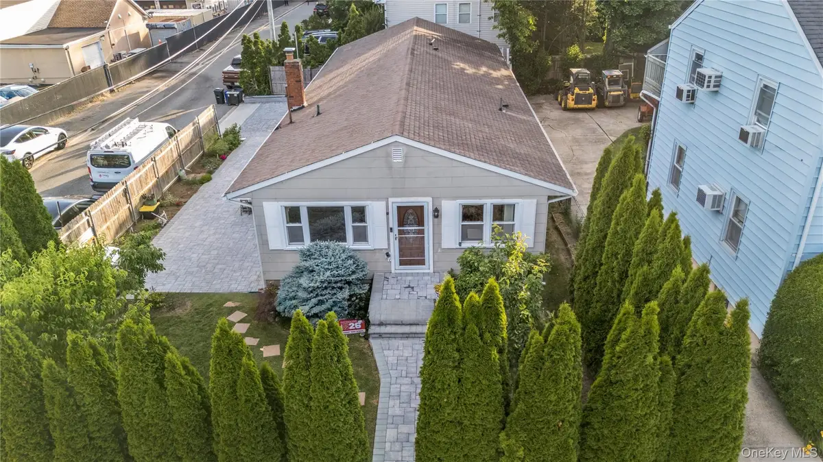 36 Richmond Street, Syosset, NY 11791 - #1