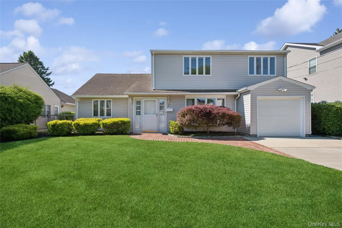 7 Blanche Street, Plainview, NY 11803 - #1