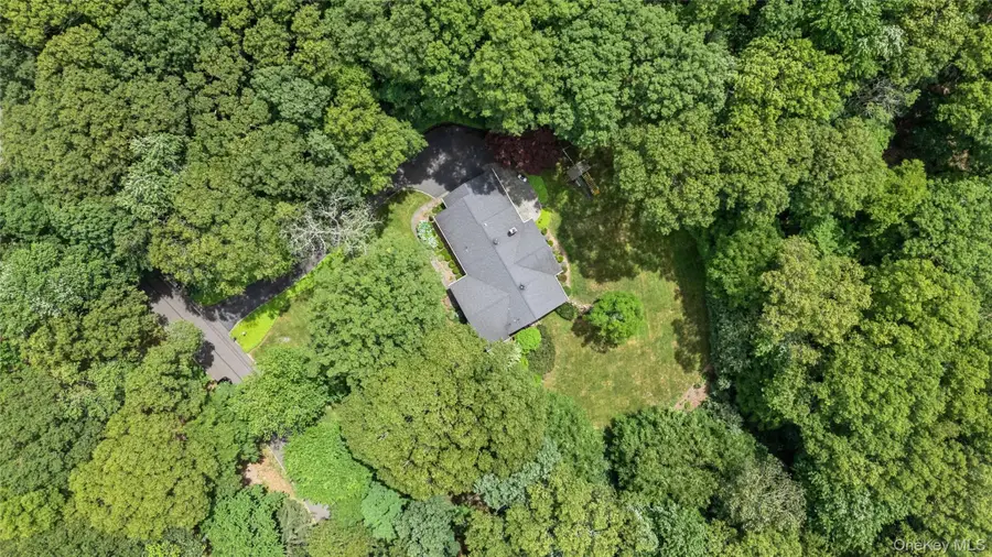 35 Woodvale Drive, Laurel Hollow, NY 11791 - #3