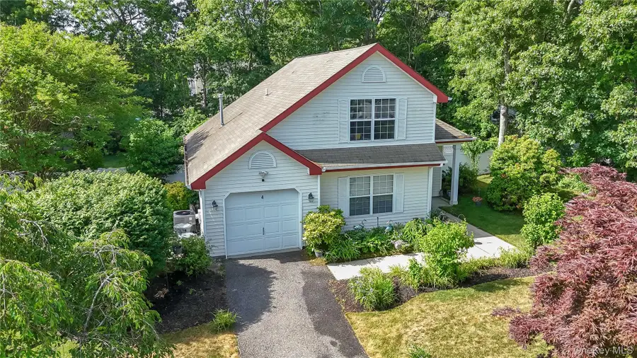 4 Blair Court, Coram, NY 11727 - #2