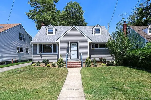 530 Coolidge Avenue, Rockville Centre, NY 11570 - #1
