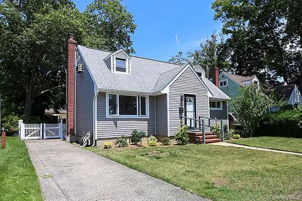 530 Coolidge Avenue, Rockville Centre, NY 11570 - #2