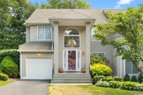23 Stone Gate Court, Smithtown, NY 11787