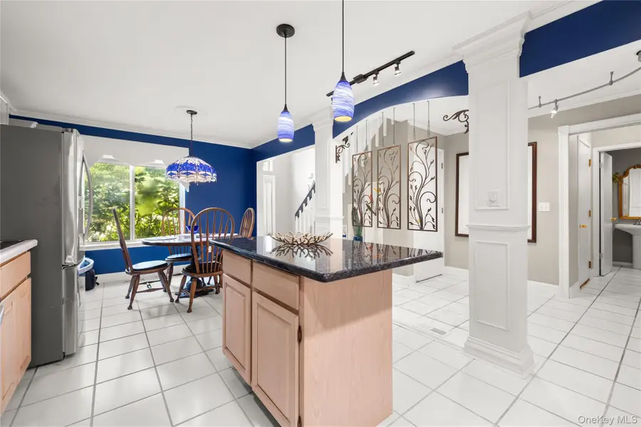 23 Stone Gate Court, Smithtown, NY 11787 - #2