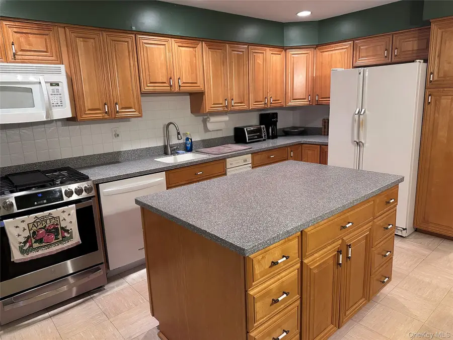 44 Milford Lane #A, Suffern, NY 10901 - #3