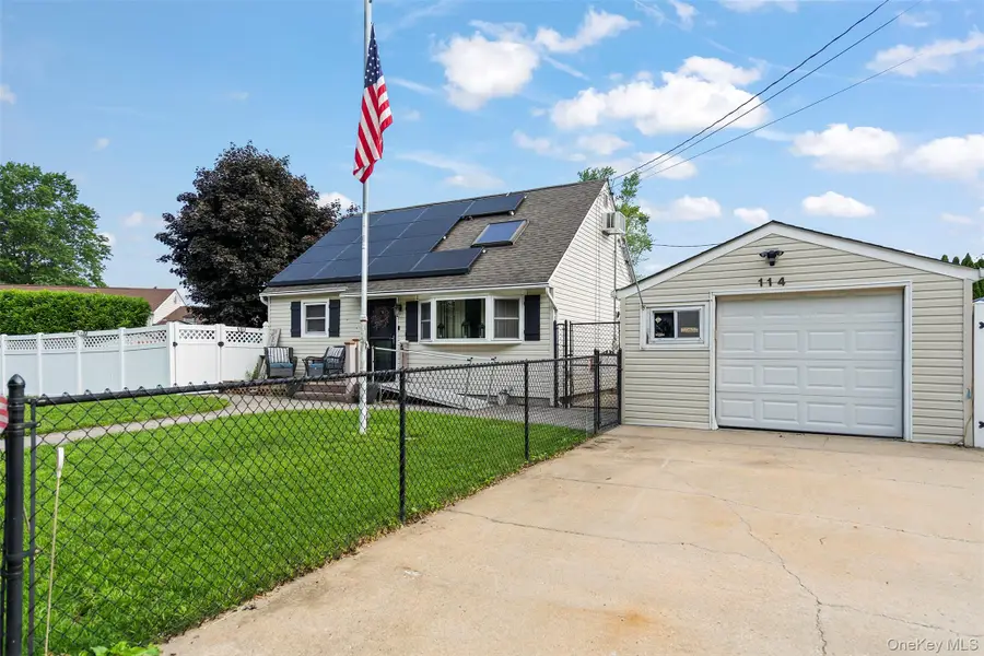 114 5th Street, Lindenhurst, NY 11757 - #2