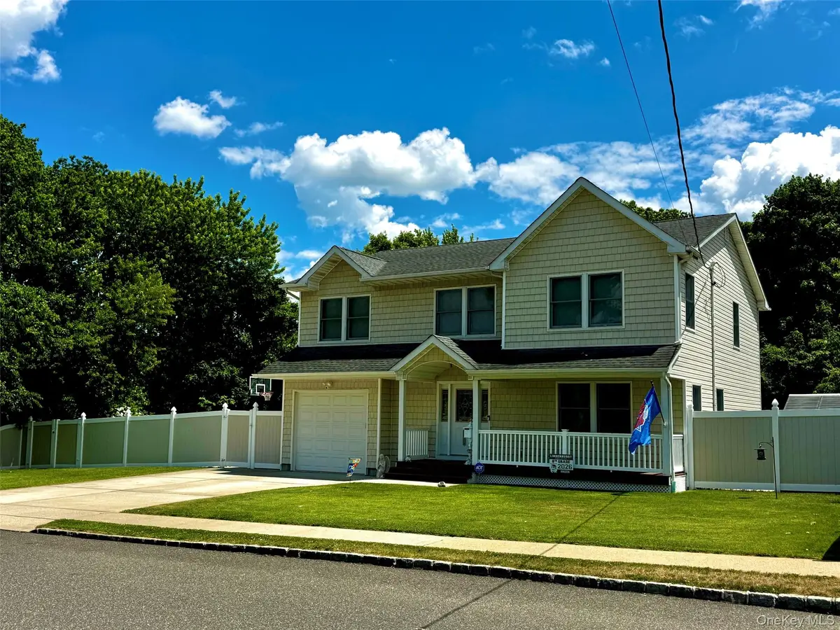 285 Daniel Street, Lindenhurst, NY 11757 - #1
