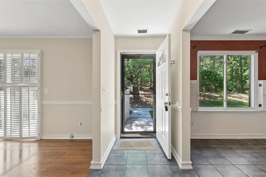 950 Skyline Drive, Coram, NY 11727 - #3