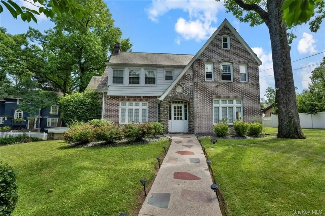 2 Rockland Avenue, Yonkers, NY 10705 - #1