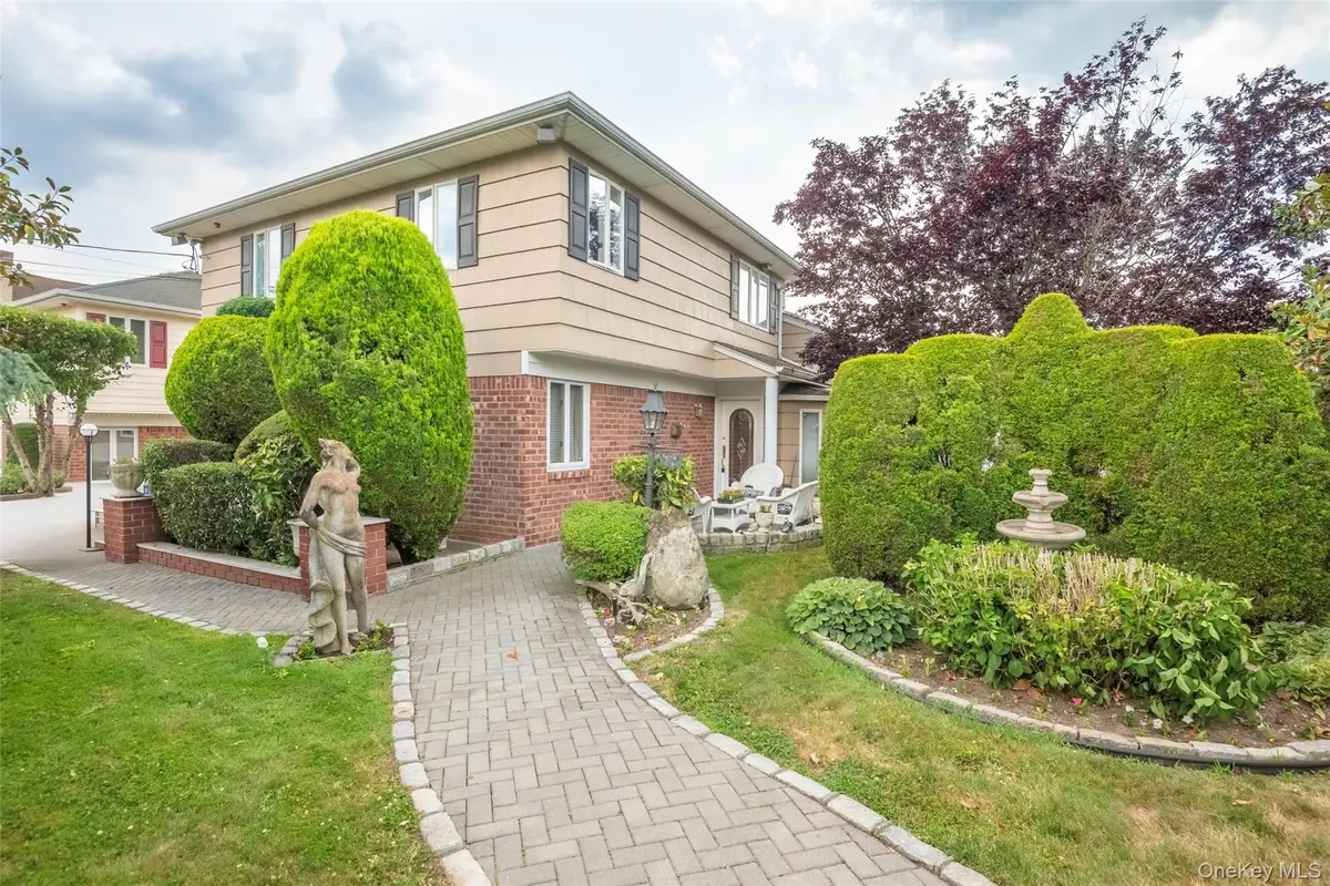 52-04 Redfields Street, Douglaston, NY 11362 - #1
