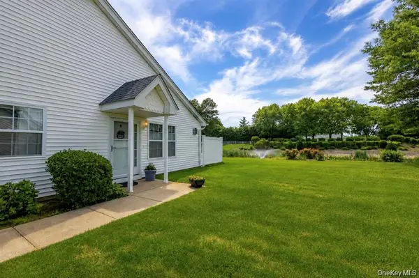 7 Summerfield Lane S #7, Aquebogue, NY 11901
