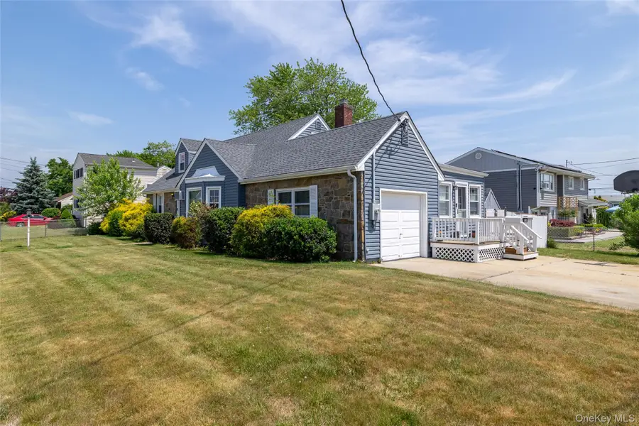 145 W Lido Prom, Lindenhurst, NY 11757 - #3