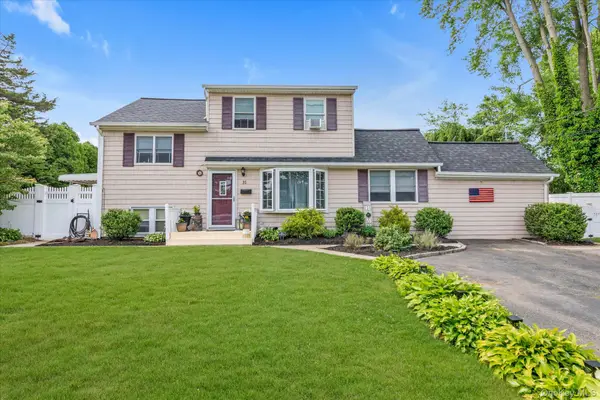 31 Sherwood Drive, East Islip, NY 11730