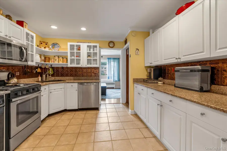 31 Sherwood Drive, East Islip, NY 11730 - #2