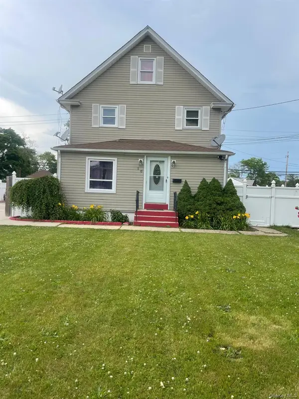 10 1st Avenue, Central Islip, NY 11722