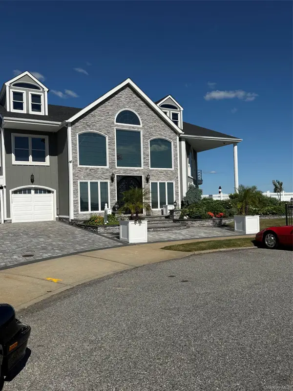35 Piper Court, West Islip, NY 11795