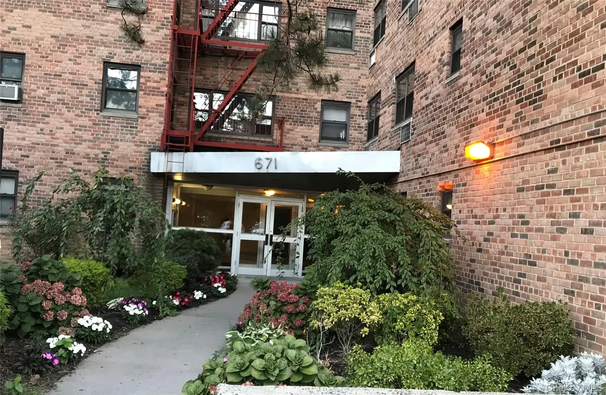 671 Bronx River Road #6G, Yonkers, NY 10704 - #1