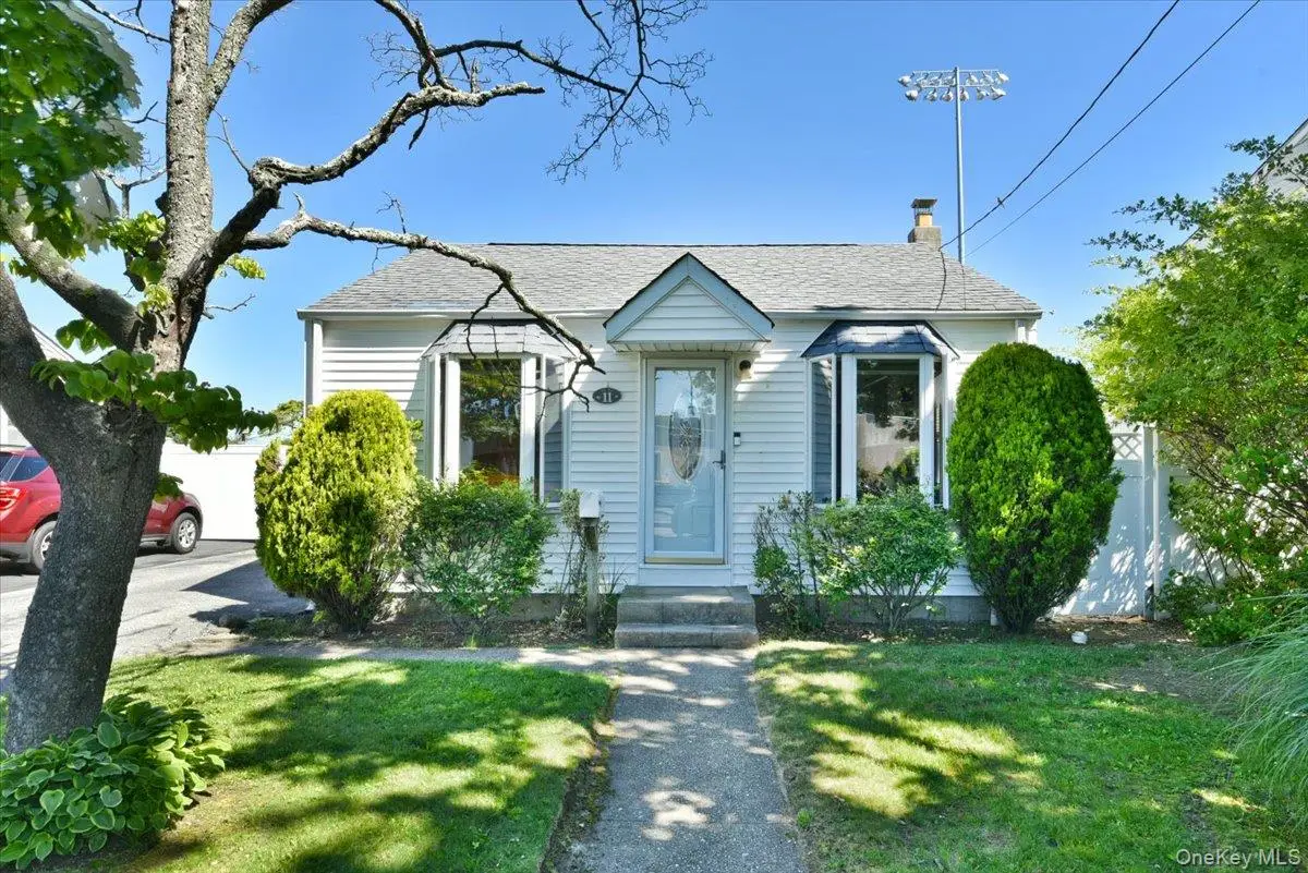 11 Glenda Drive, West Babylon, NY 11704 - #1