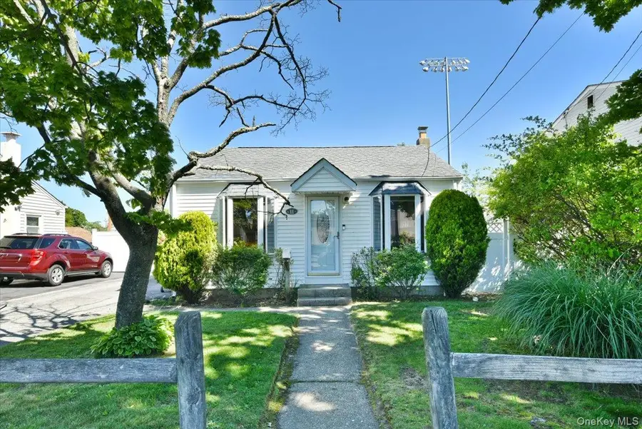 11 Glenda Drive, West Babylon, NY 11704 - #2