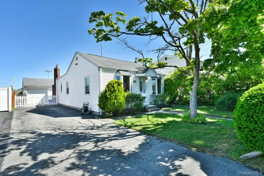 11 Glenda Drive, West Babylon, NY 11704 - #3