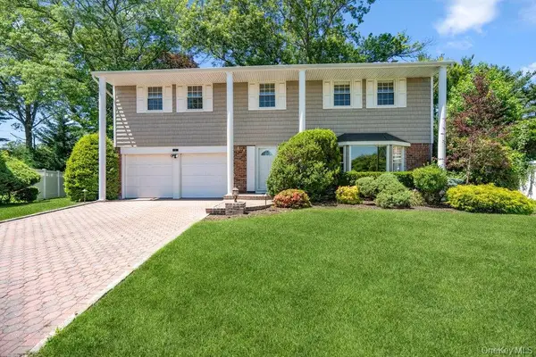 15 Joyce Court, Woodbury, NY 11797
