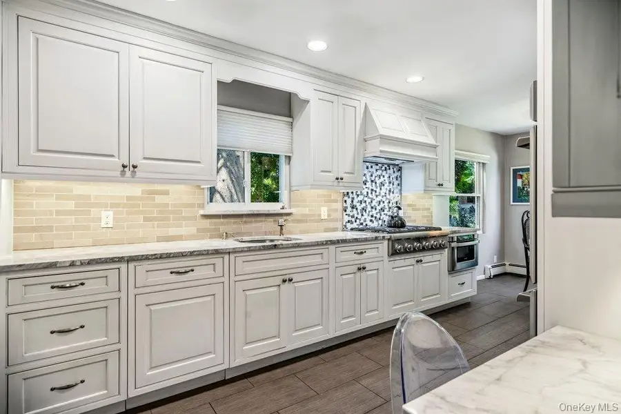 15 Joyce Court, Woodbury, NY 11797 - #2
