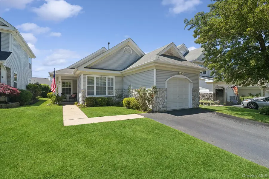 621 Spring Lake Drive, Middle Island, NY 11953 - #3