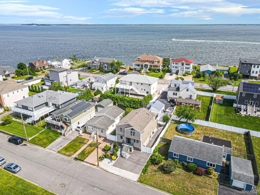 25 E Seacrest Avenue, Lindenhurst, NY 11757 - #2