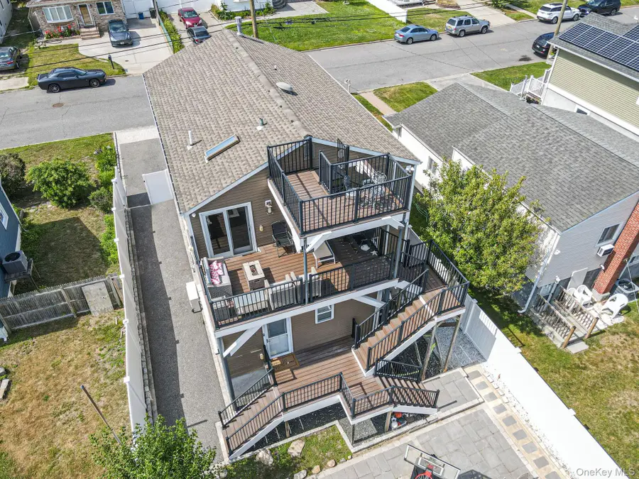 25 E Seacrest Avenue, Lindenhurst, NY 11757 - #3