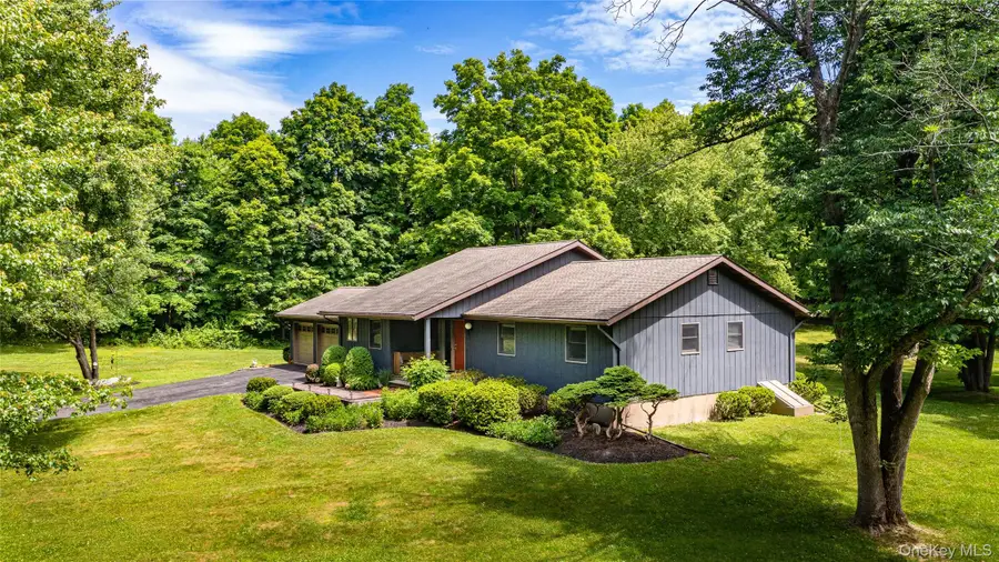 202 S Quaker Lane, Hyde Park, NY 12538 - #2